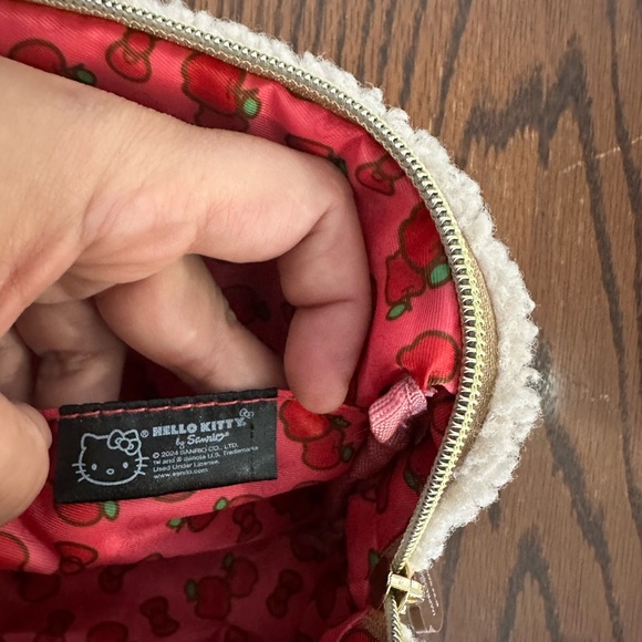 Hello Kitty Cream Fleece Make up Pouch - Picture 10 of 16